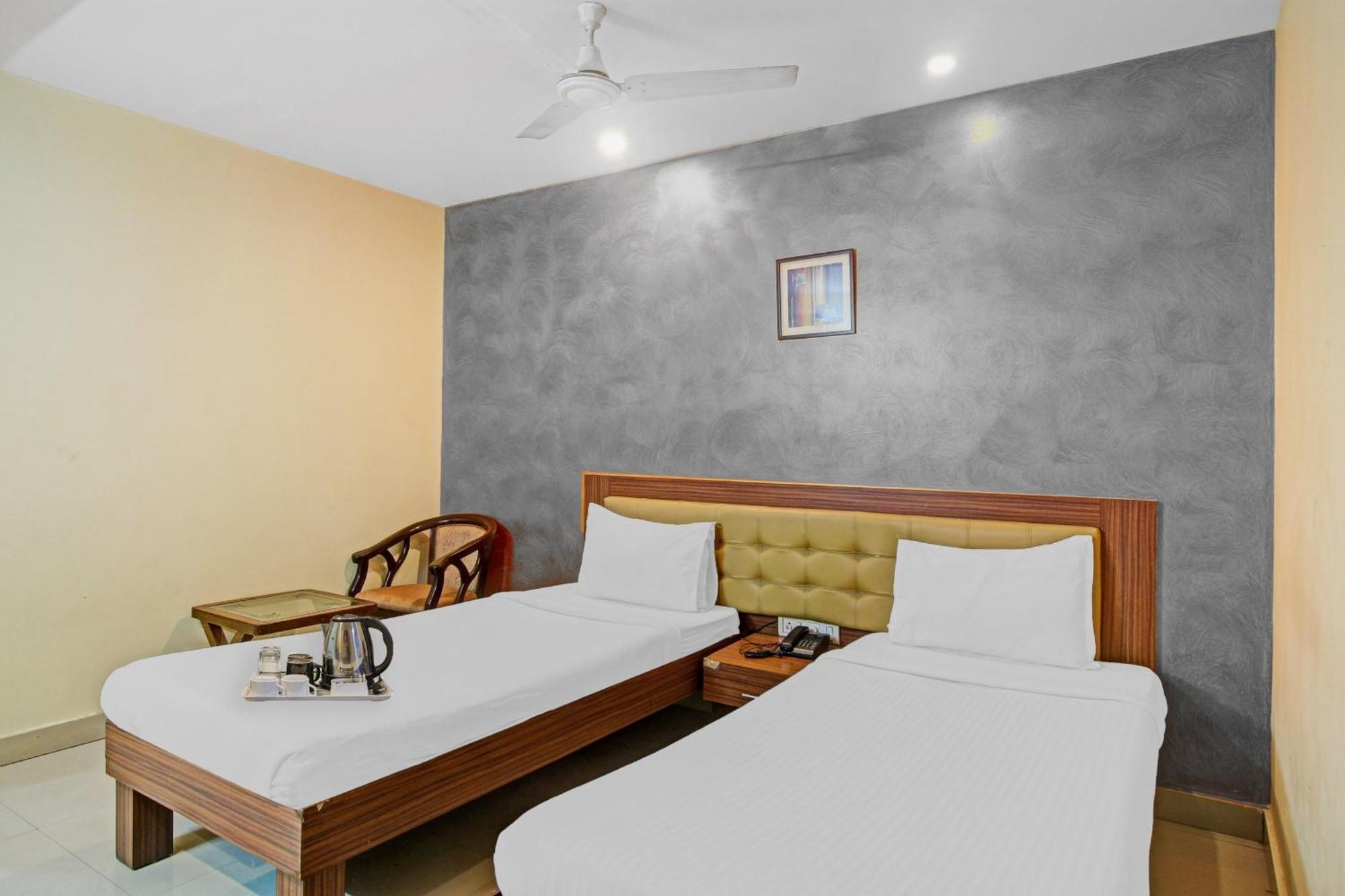 Townhouse The Grand Plaza Hotel Hyderabad Ngoại thất bức ảnh