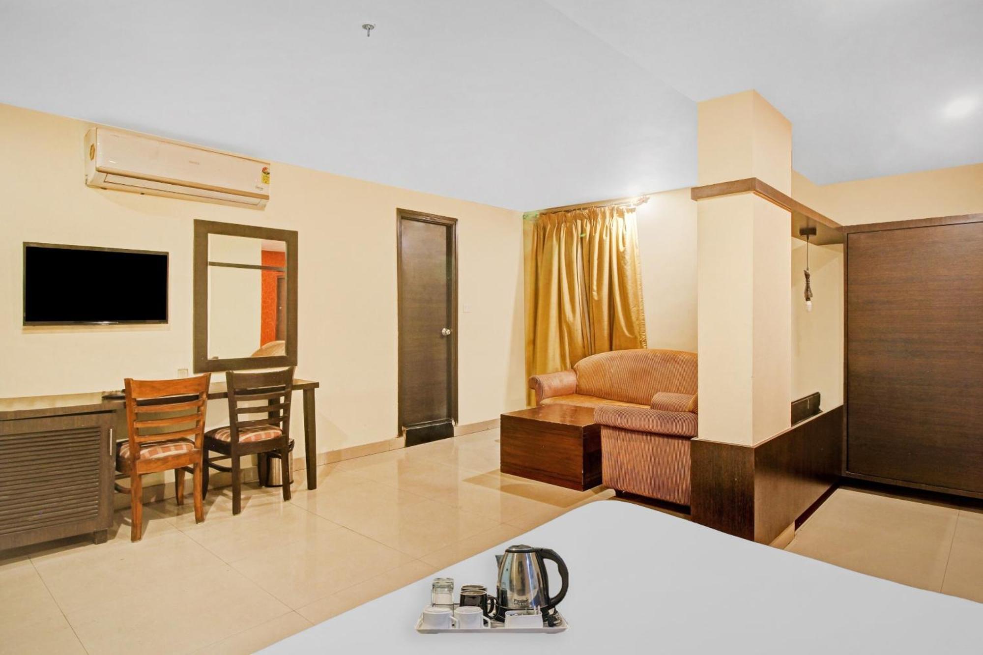 Townhouse The Grand Plaza Hotel Hyderabad Ngoại thất bức ảnh